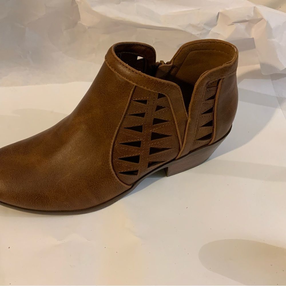 Soda Women Size 8 Short Heels Ankle Boots Booties Tan Brown